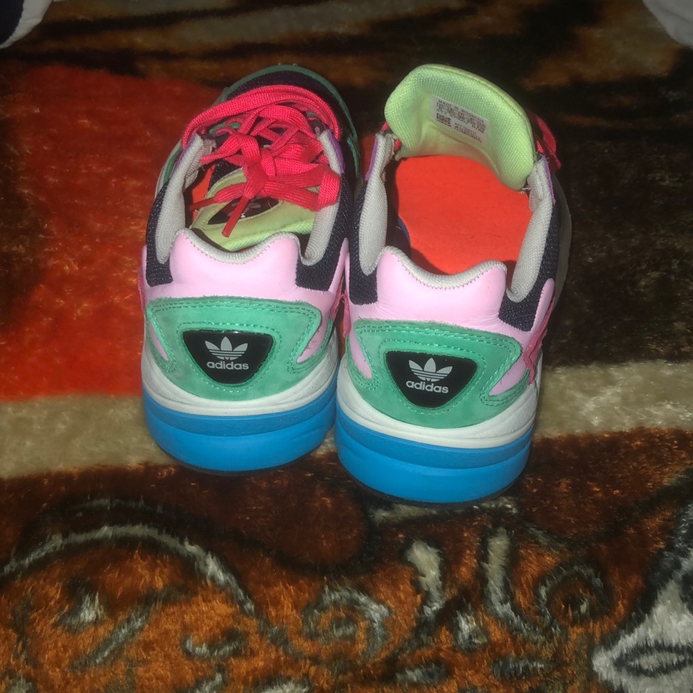 Women’s Adidas Sneakers - Picture 4 of 6